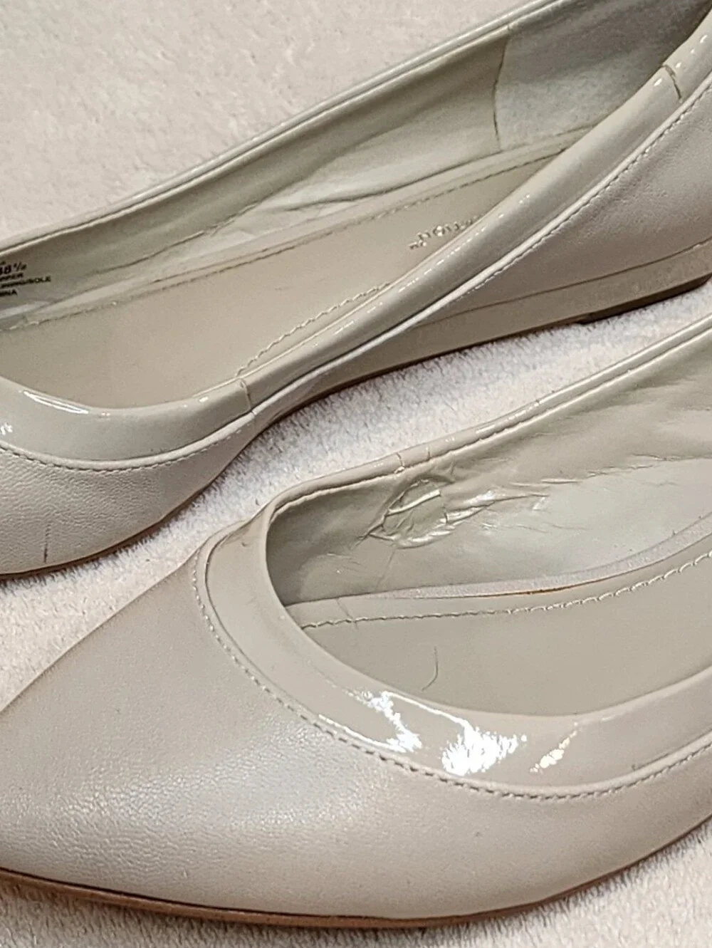 BCBGeneration Womens Pointed Toe Flats in Cashmere